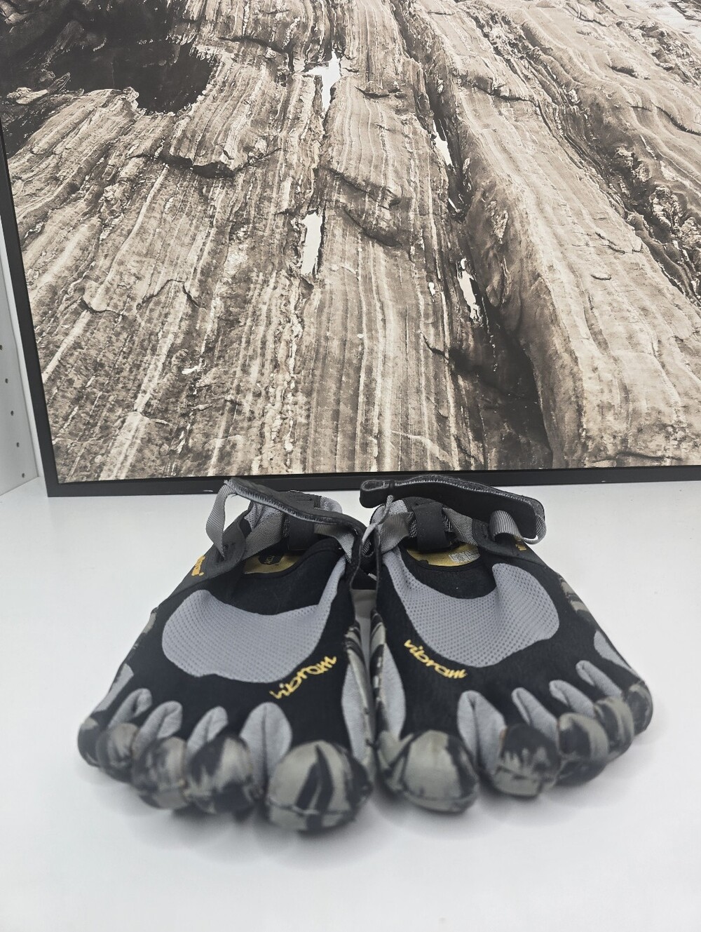Vibram FiveFingers Evo Black and Gray Minimalist Toe Shoes - Picture 3 of 9
